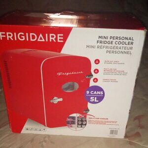 FRIGIDAIRE 9 CANS MINI PERSONAL RED FRIDGE COOLER, NEW